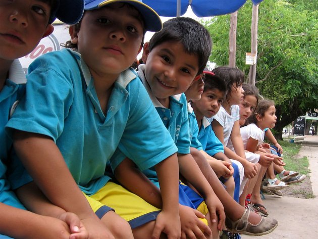 Excursion with the kindergarten: waiting for the ice cream