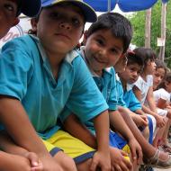 Excursion with the kindergarten: waiting for the ice cream